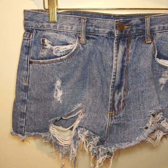 Articles Of Society Meredith Destroyed Hem Boho Denim Shorts In Valencia Wash - Picture 6 of 16